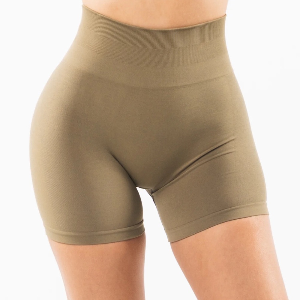 Alphalete amplify Willow Shorts
